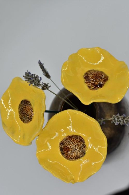 żółte maki ceramiczne